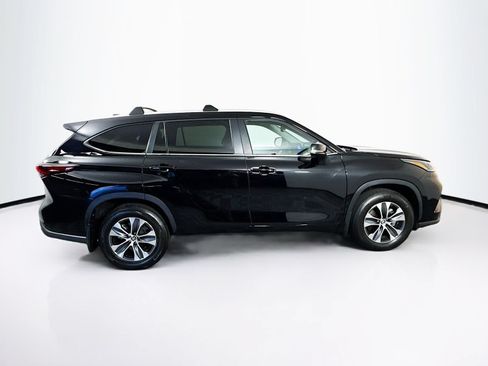 Certified 2026 Toyota Highlander XLE AWD/4WD image 8