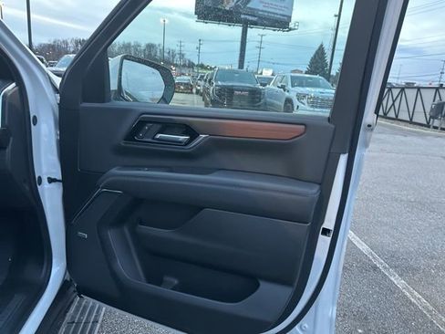 New 2025 GMC Yukon XL Denali w/ Denali Reserve Package image 28