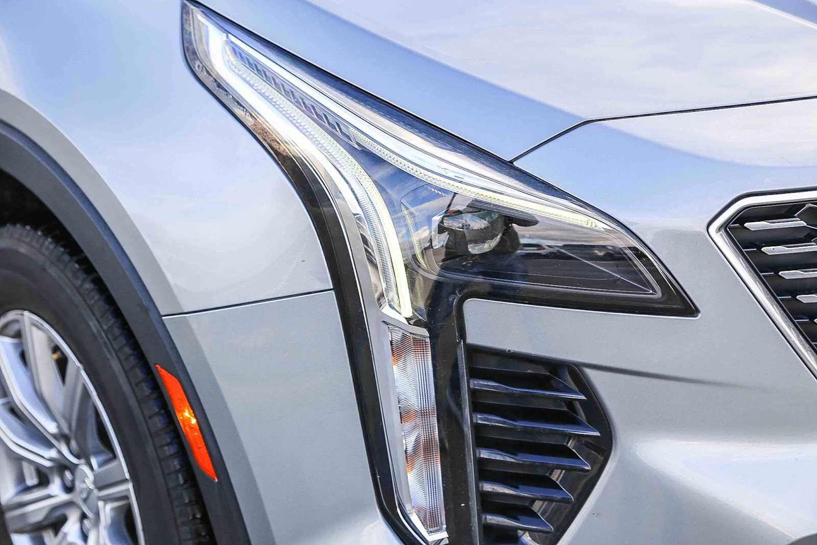 Used 2023 Cadillac XT4 Premium Luxury FWD image 4