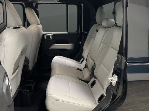 Used 2023 Jeep Gladiator Overland image 22