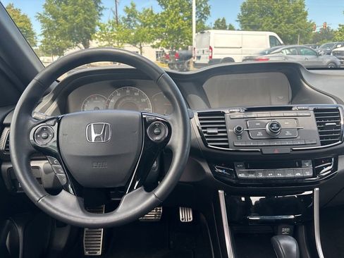 Used 2017 Honda Accord Sport image 13