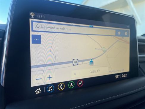 Used 2021 Chevrolet Suburban Premier w/ Premium Package image 22