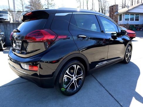 Used 2020 Chevrolet Bolt Premier w/ Infotainment Package image 7