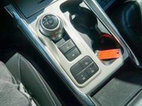 Used 2022 Ford Explorer XLT w/ Equipment Group 202A image 14