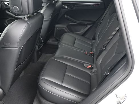 Certified 2026 Porsche Macan AWD/4WD image 7