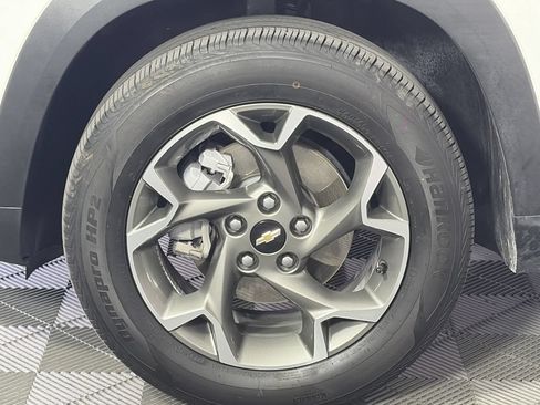 Used 2025 Chevrolet Trax LT FWD image 10