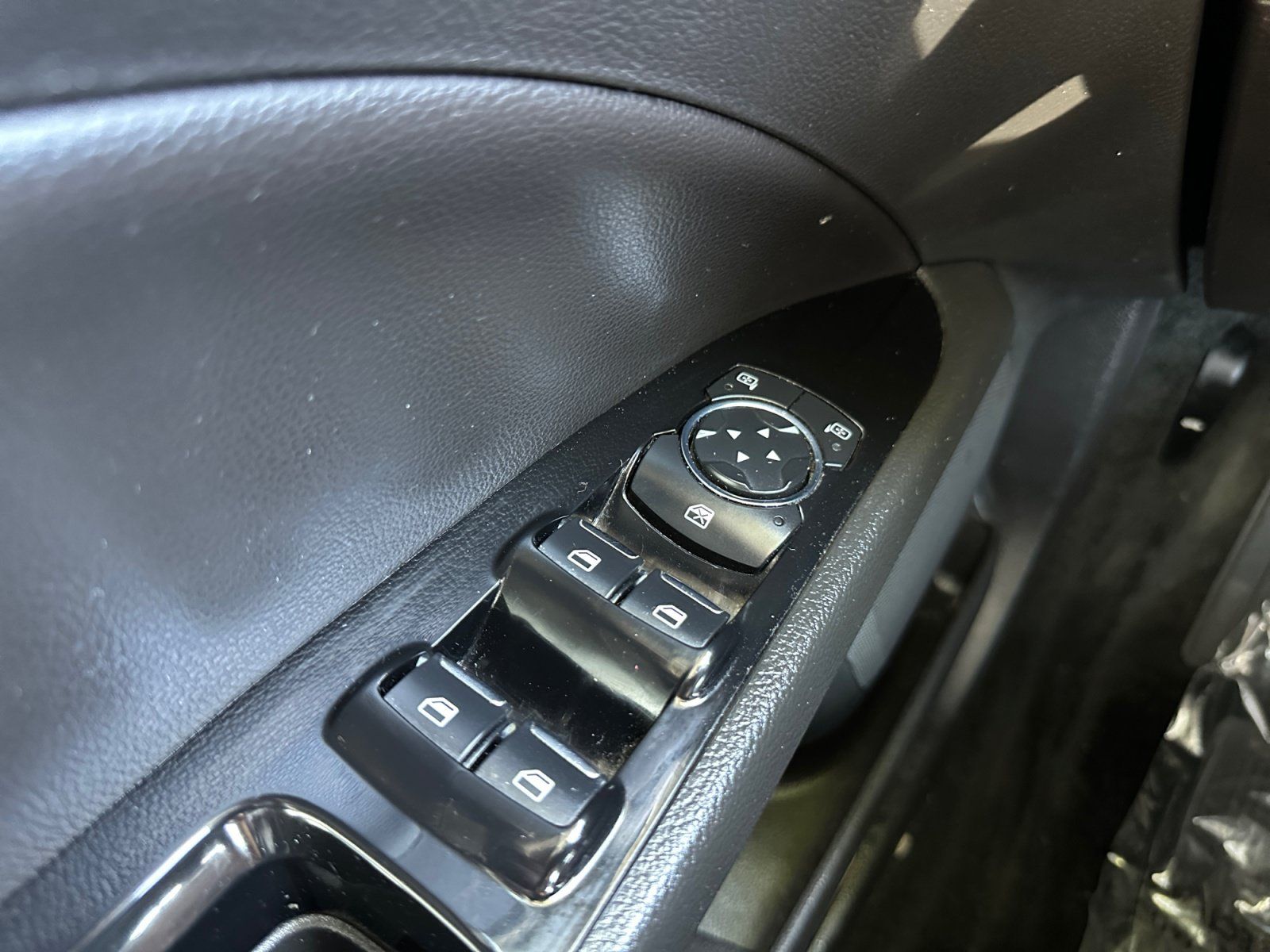 Used 2016 Ford Fusion Energi SE FWD image 17