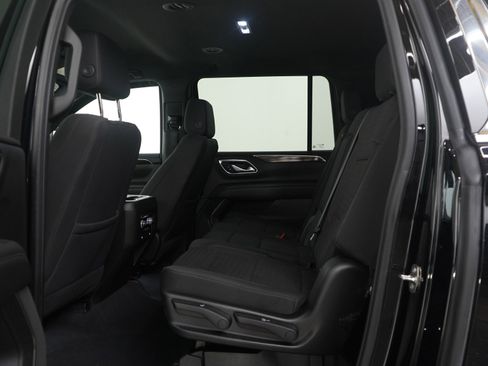 Used 2023 GMC Yukon XL SLE image 19