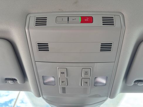 Used 2024 Volkswagen Jetta SE image 9