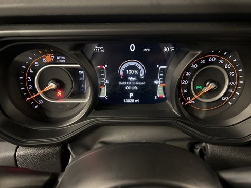 Used 2025 Jeep Wrangler Sahara image 23