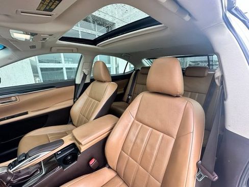 Used 2016 Lexus ES 350 w/ Luxury Package w/Wood Trim FWD image 7