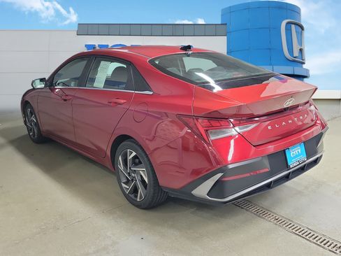 Used 2025 Hyundai Elantra SEL FWD image 4