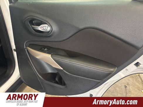 Used 2017 Jeep Cherokee Latitude image 28