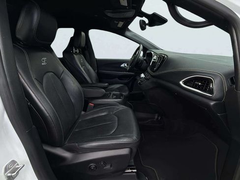 Used 2022 Chrysler Pacifica Touring-L w/ Uconnect Theater Family Group AWD/4WD image 19