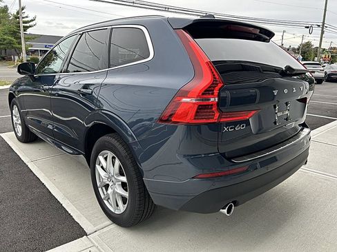 Used 2021 Volvo XC60 T5 Momentum w/ Premium Package image 10