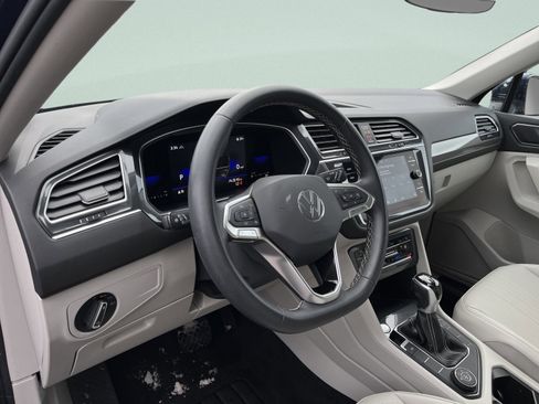 Used 2022 Volkswagen Tiguan SE image 17