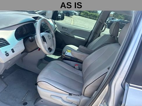 Used 2014 Toyota Sienna L FWD image 12