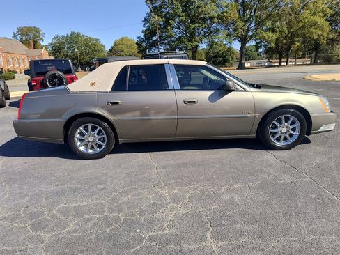 Used 2010 Cadillac DTS Luxury image 6
