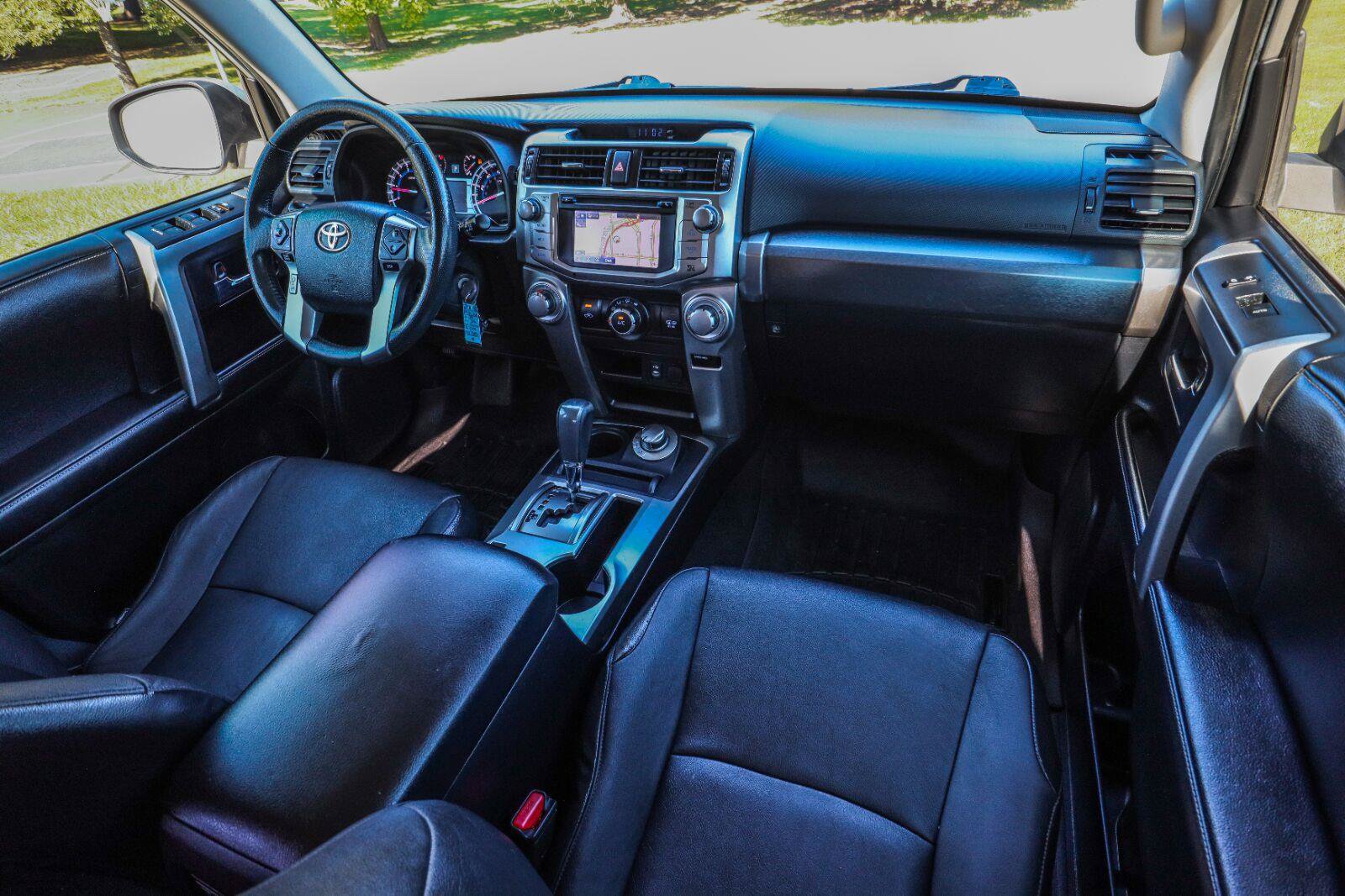 Used 2015 Toyota 4Runner SR5 AWD/4WD image 34