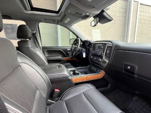 Used 2018 Chevrolet Silverado 1500 High Country image 11