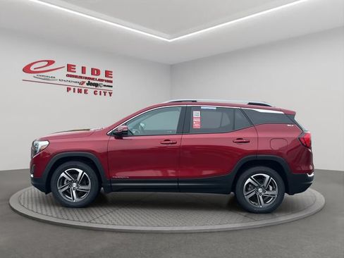 Used 2021 GMC Terrain SLT w/ Infotainment Package II AWD/4WD image 2
