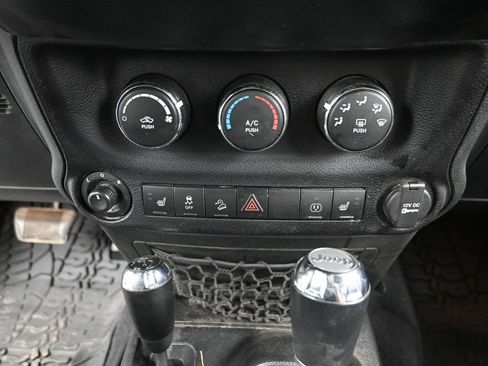 Used 2016 Jeep Wrangler Unlimited Rubicon AWD/4WD image 20