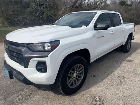 Used 2024 Chevrolet Colorado LT w/ LT Convenience Package image 4