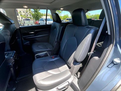 Used 2024 Toyota Grand Highlander AWD image 25
