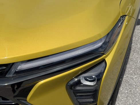 Certified 2024 Chevrolet Trax RS w/ Sunroof Package FWD image 9