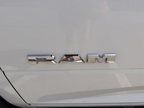 Used 2022 RAM 2500 Tradesman w/ Chrome Appearance Group AWD/4WD image 17