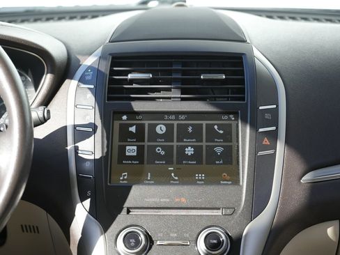 Used 2017 Lincoln MKC Premiere image 38