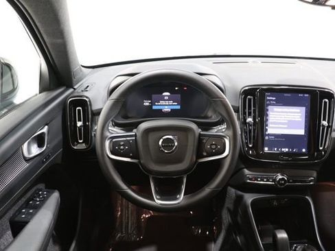 Used 2025 Volvo XC40 B5 Plus image 12