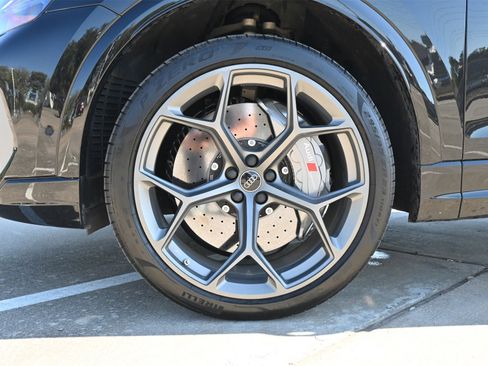 Used 2025 Audi RS Q8 performance image 28
