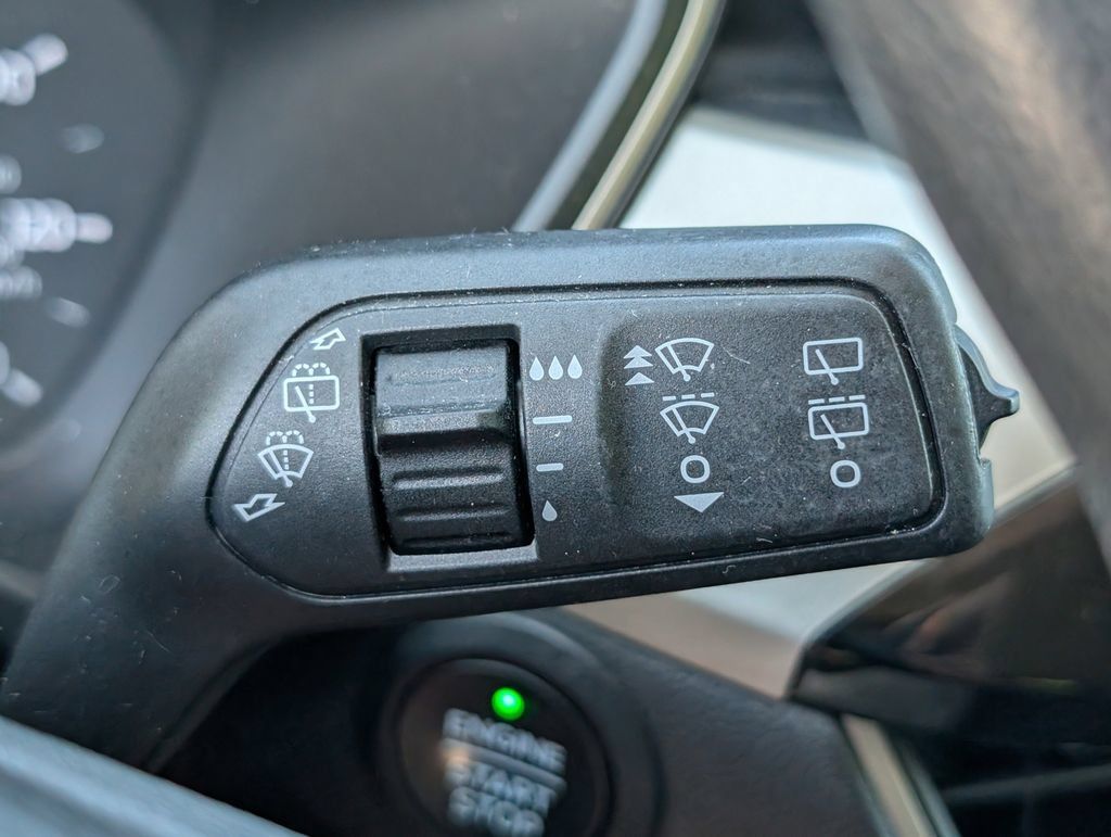 Used 2022 Ford Escape SE FWD image 25