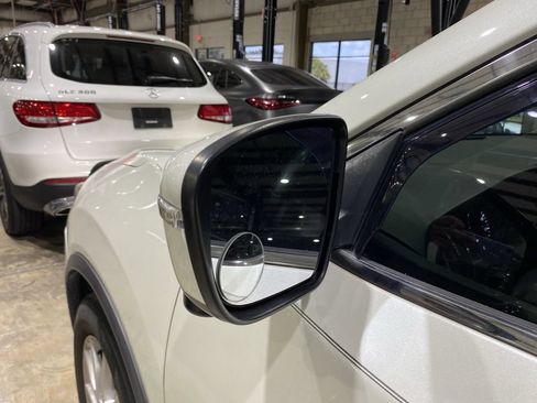 Used 2018 Nissan Rogue SV w/ Premium Package FWD image 18