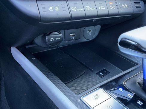 Used 2025 Hyundai Elantra Limited image 25