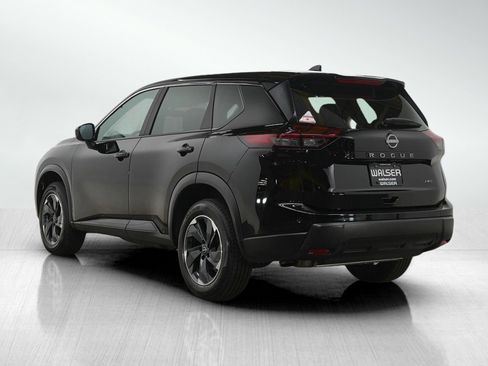 Used 2025 Nissan Rogue SV image 3