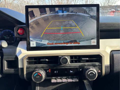 Used 2024 Toyota Tacoma TRD Off-Road image 10