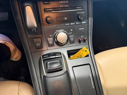 Used 2016 Lexus CT 200h w/ Navigation Package FWD image 9