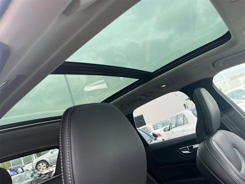Used 2024 Volvo XC60 T8 Ultimate image 17
