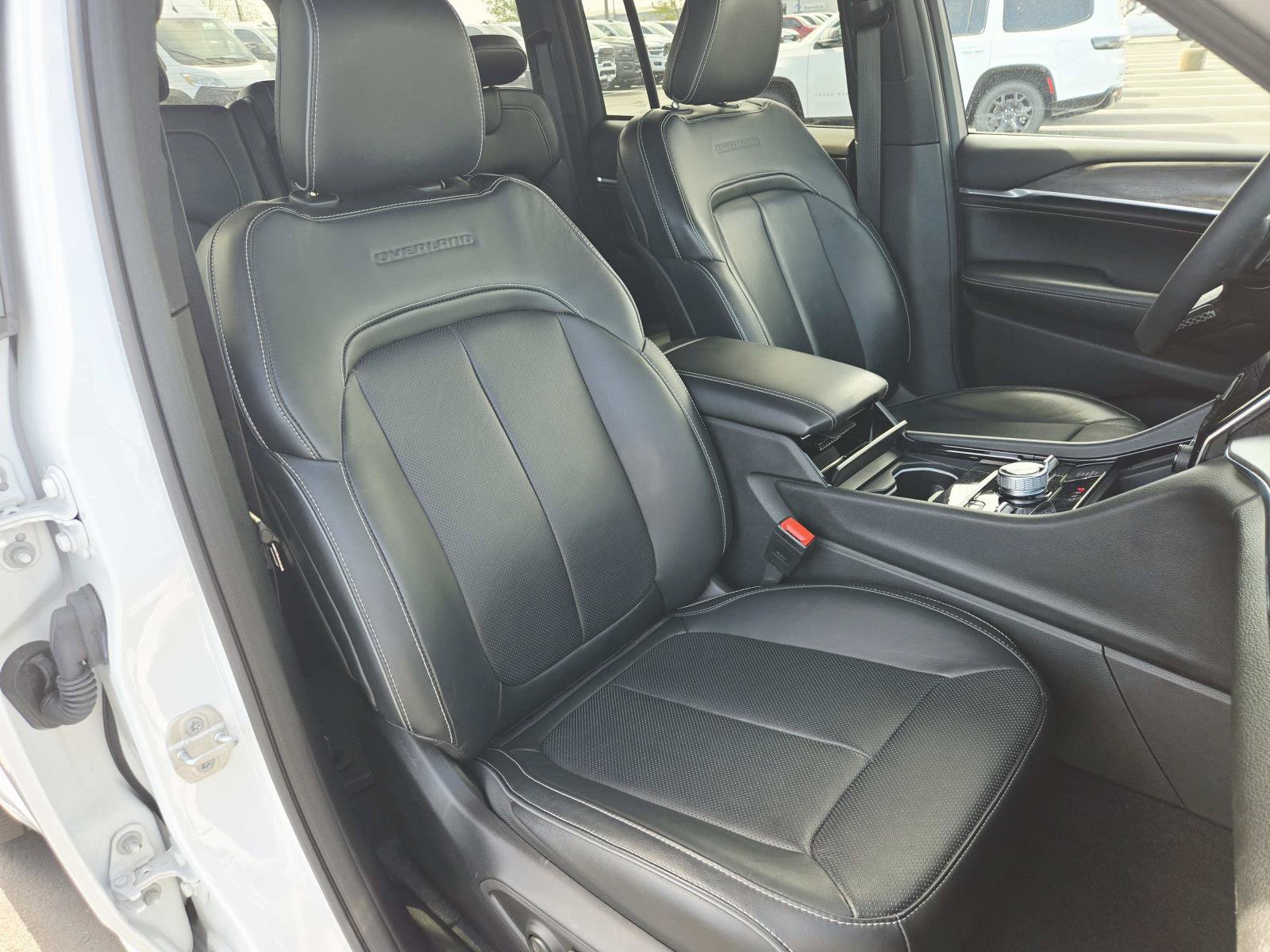 Used 2025 Jeep Grand Cherokee Overland AWD/4WD image 17