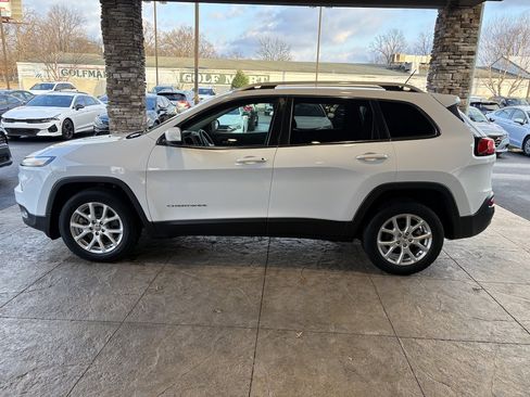 Used 2018 Jeep Cherokee Latitude image 9