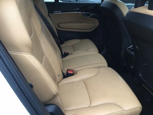 Used 2017 Volvo XC90 T6 Momentum w/ Vision Package image 15