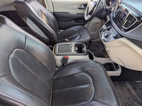 Used 2018 Chrysler Pacifica Limited w/ Advanced Safetytec Group image 9