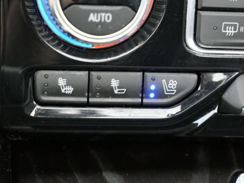 Used 2023 GMC Yukon XL Denali AWD/4WD image 30