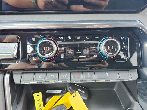 New 2026 GMC Sierra 2500 Denali w/ Denali Reserve Package image 18