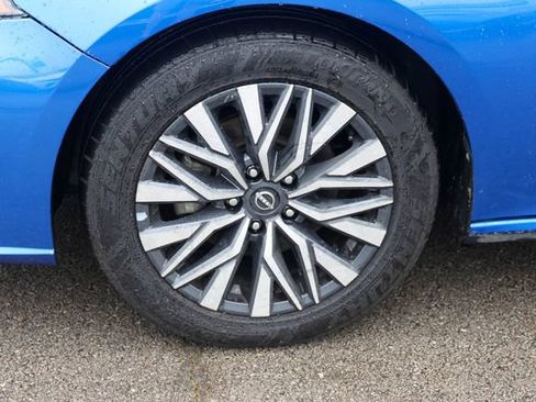Used 2025 Nissan Altima 2.5 SV FWD image 7