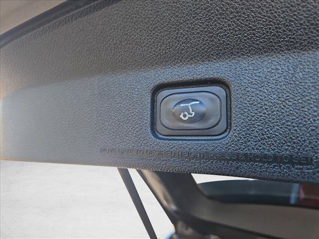 Used 2018 Ford Explorer XLT w/ Equipment Group 202A FWD image 7