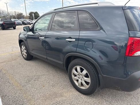 Used 2012 Kia Sorento LX w/ Convenience Pkg image 2