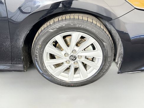 Used 2021 Toyota Camry LE image 31